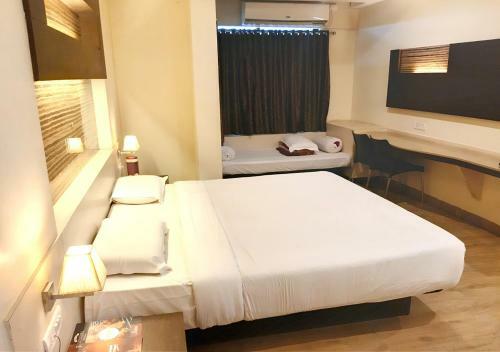 Hotel Adarsha Palace