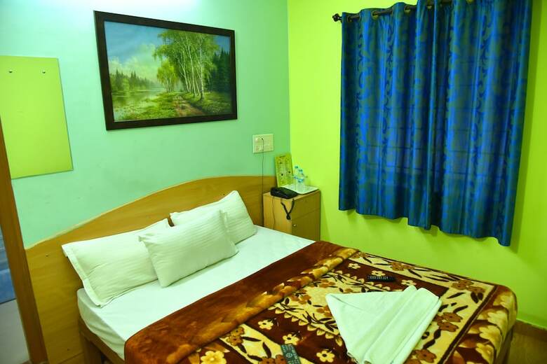 Hotel Housefinch Residency