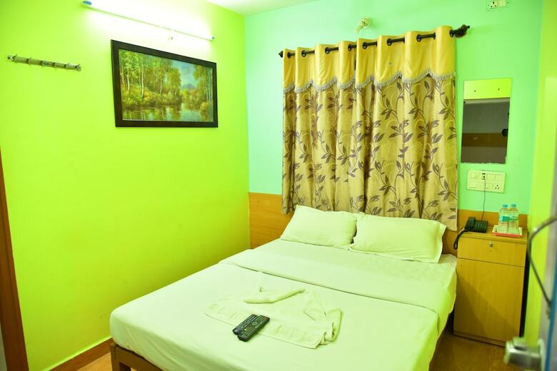 Hotel Housefinch Residency