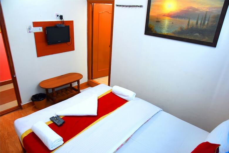 Hotel Housefinch Residency