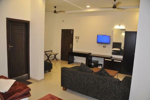 The Sslr Hotel