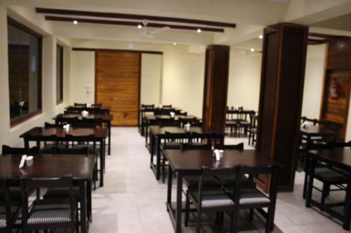 Hotel Aparupa Sands Marina Beach Resort