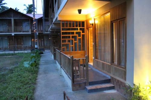 Hotel Aparupa Sands Marina Beach Resort