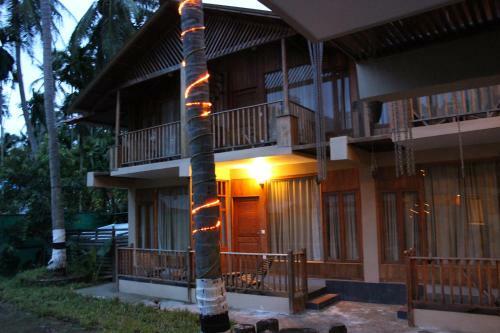 Hotel Aparupa Sands Marina Beach Resort