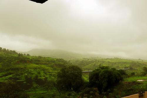 Hotel Manas Resort With Petting Zoo, Igatpuri