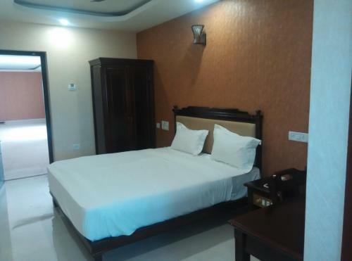 Hotel Rb Grand Residency