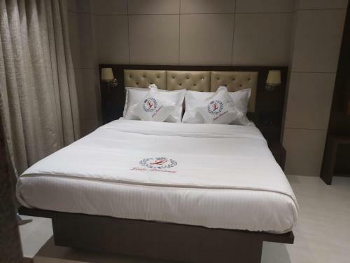 Lodge Hotel Leela