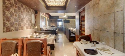 Lodge Hotel Leela