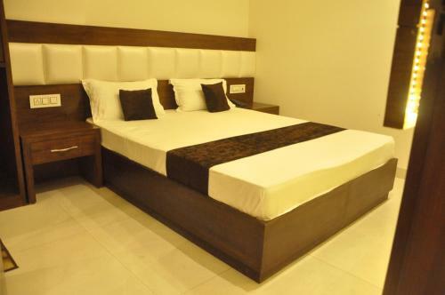Hotel Lotus Grand Akm