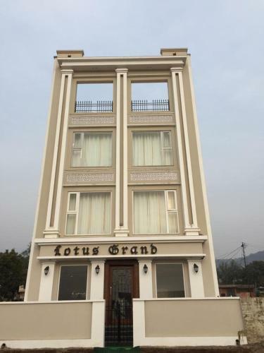 Hotel Lotus Grand Akm