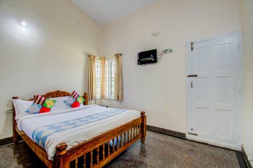 Villa Luxury Studio Home In Virajpet