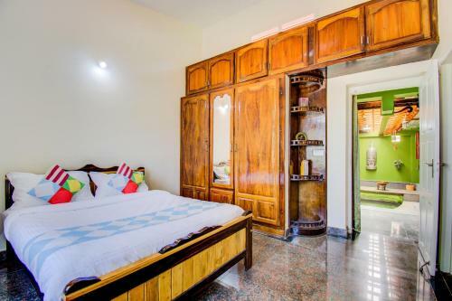 Villa Luxury Studio Home In Virajpet