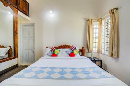 Villa Luxury Studio Home In Virajpet
