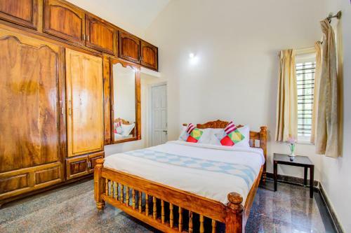 Villa Luxury Studio Home In Virajpet
