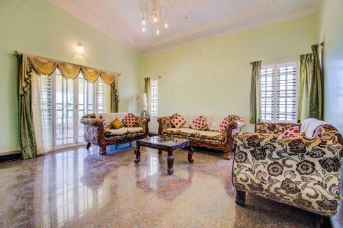 Villa Luxury Studio Home In Virajpet
