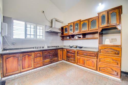 Villa Luxury Studio Home In Virajpet