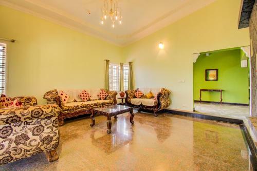 Villa Luxury Studio Home In Virajpet