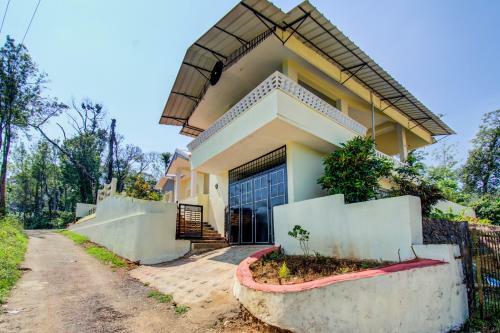 Villa Luxury Studio Home In Virajpet