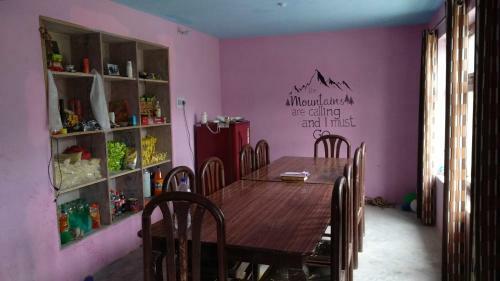 Hotel Deshek Homestay
