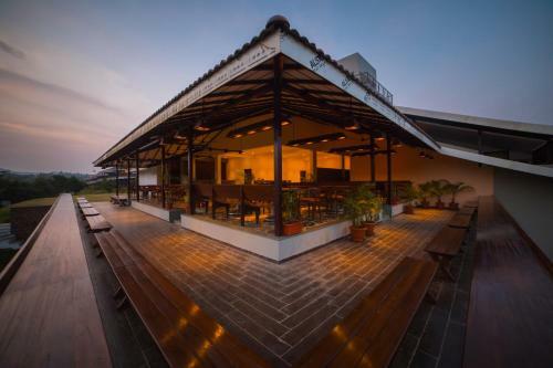 Hotel Kyriad Prestige Riverside Amba Ghat
