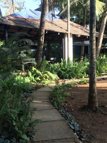 Hotel Mango Beach House Kihim Alibaug