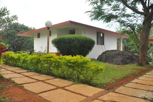 Hotel Koyna Lake Resort