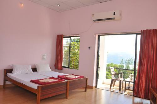 Hotel Koyna Lake Resort