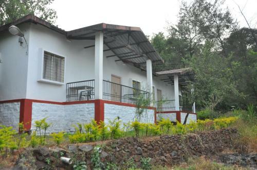 Hotel Koyna Lake Resort
