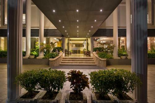 Hotel The Baroda Residency