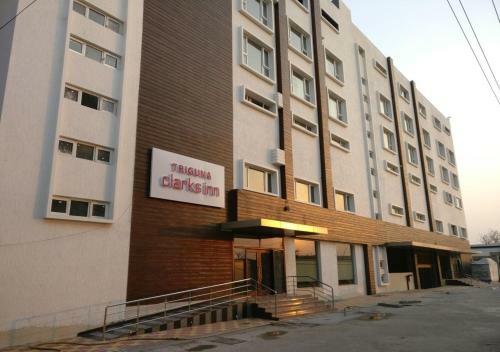 Hotel Triguna Clarks Inn Kurnool