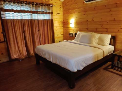 Hotel Breezywood Resort