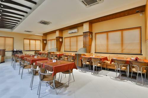Hotel Oyo 35378 Galaxy Residency