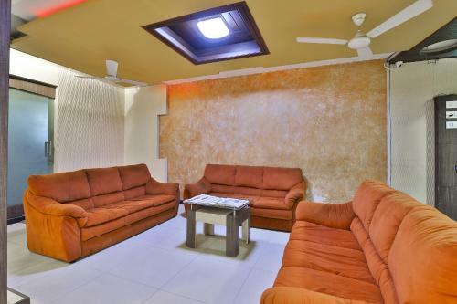 Hotel Oyo 35378 Galaxy Residency