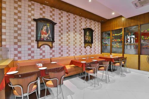Hotel Oyo 35378 Galaxy Residency