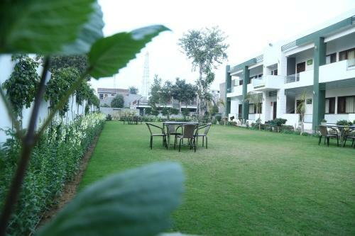 Hotel Whistling Greens