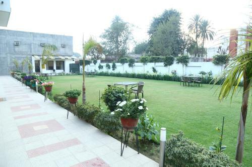 Hotel Whistling Greens