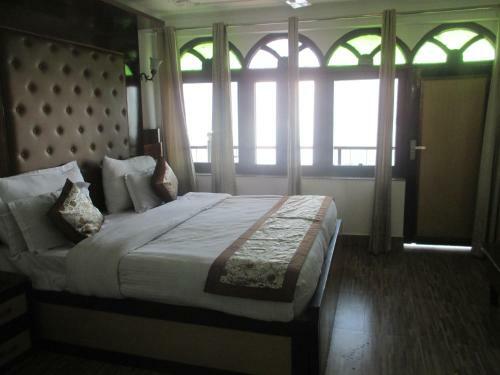 Hotel Luxmount, Mussoorie