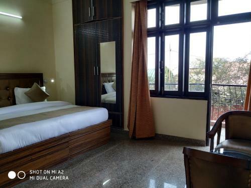 The Modern "a Home Stay - Away From Home"