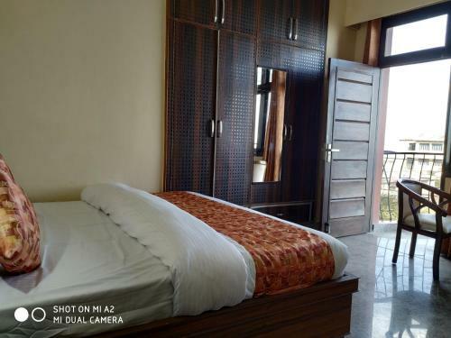 The Modern "a Home Stay - Away From Home"