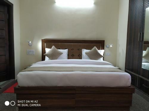 The Modern "a Home Stay - Away From Home"