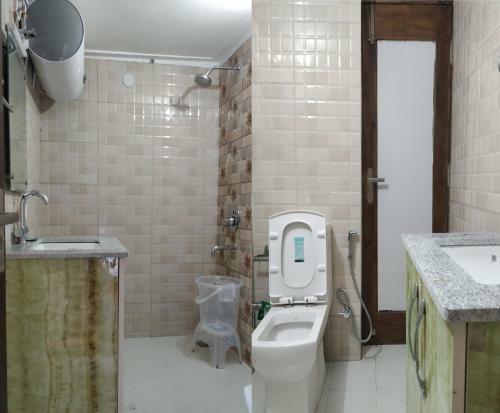 The Modern "a Home Stay - Away From Home"