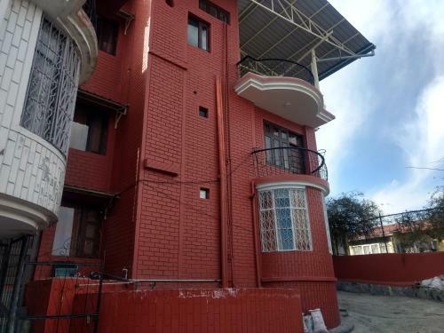 The Modern "a Home Stay - Away From Home"