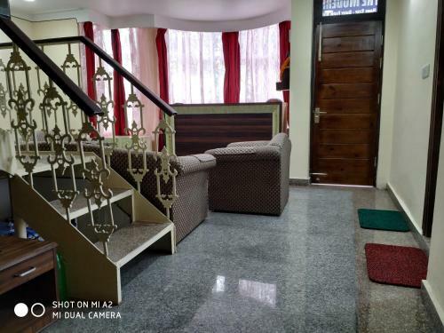 The Modern "a Home Stay - Away From Home"