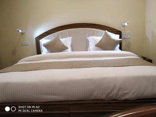 The Modern "a Home Stay - Away From Home"