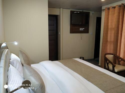 The Modern "a Home Stay - Away From Home"