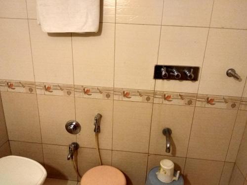 Hotel Jk Rooms 122 Shaheen-nr. Mahindra Co.-midc
