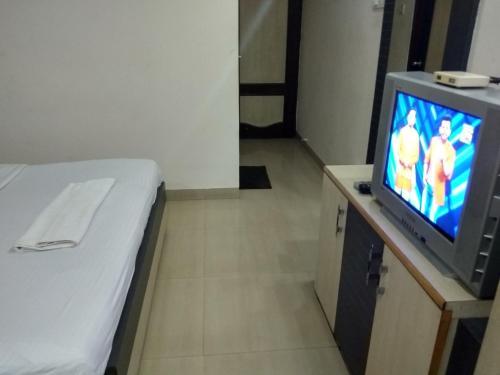 Hotel Jk Rooms 122 Shaheen-nr. Mahindra Co.-midc