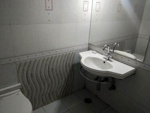 Hotel Jk Rooms 122 Shaheen-nr. Mahindra Co.-midc