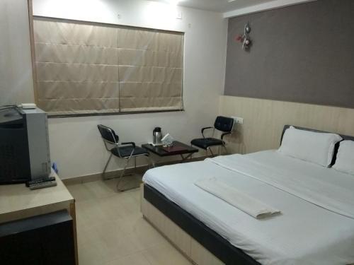 Hotel Jk Rooms 122 Shaheen-nr. Mahindra Co.-midc