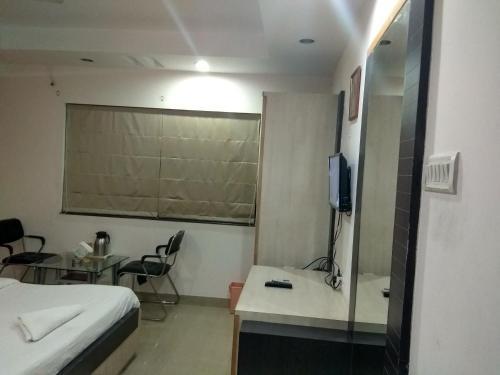 Hotel Jk Rooms 122 Shaheen-nr. Mahindra Co.-midc